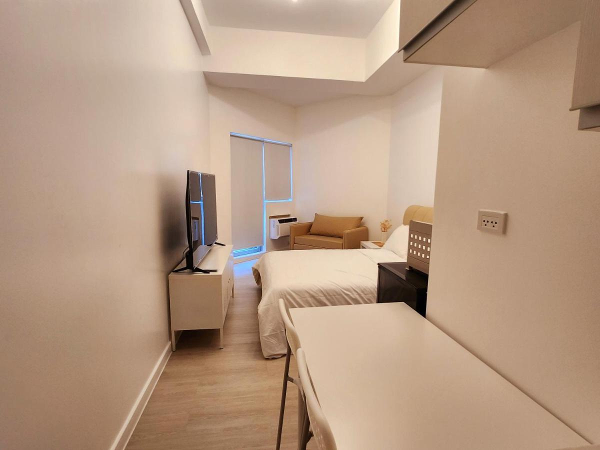 Minimalist Condo In Azure North San Fernando  Bagian luar foto